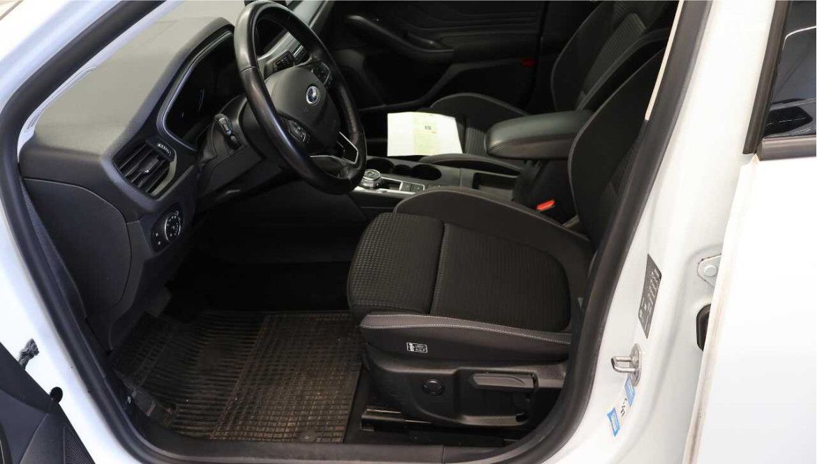 Fahrzeugabbildung Ford Focus Tur 1.5d AT8 C&C LED/ACC/NAVI/SHZ/DAB/RFK