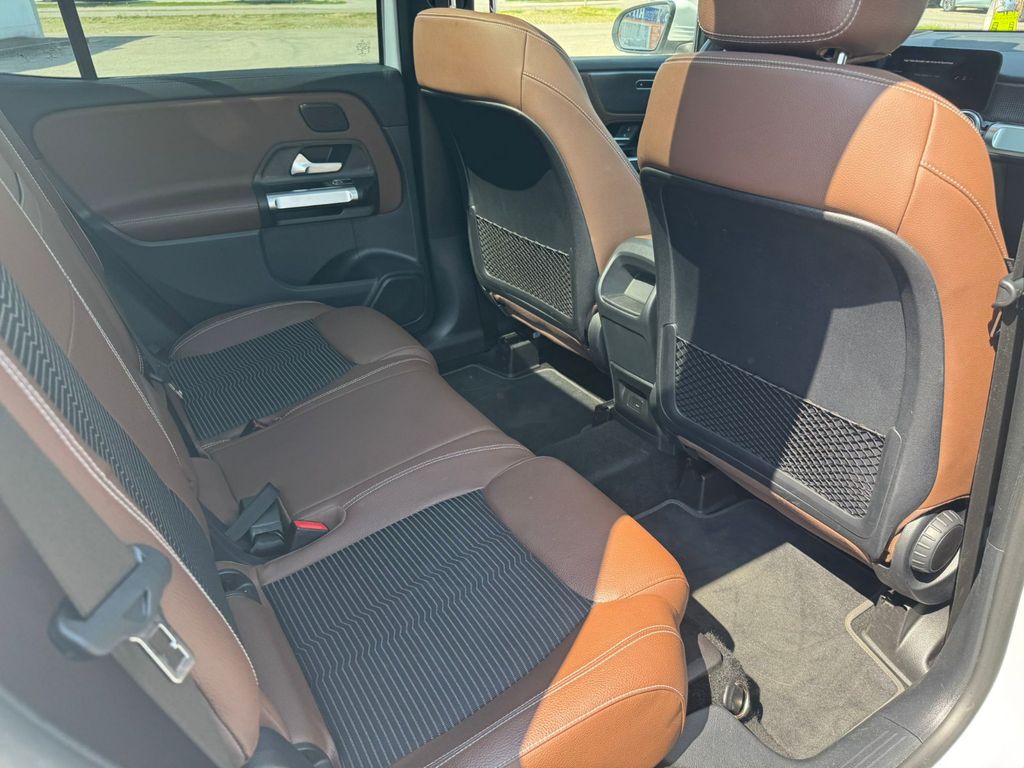 MERCEDES-BENZ GLB 200 28
