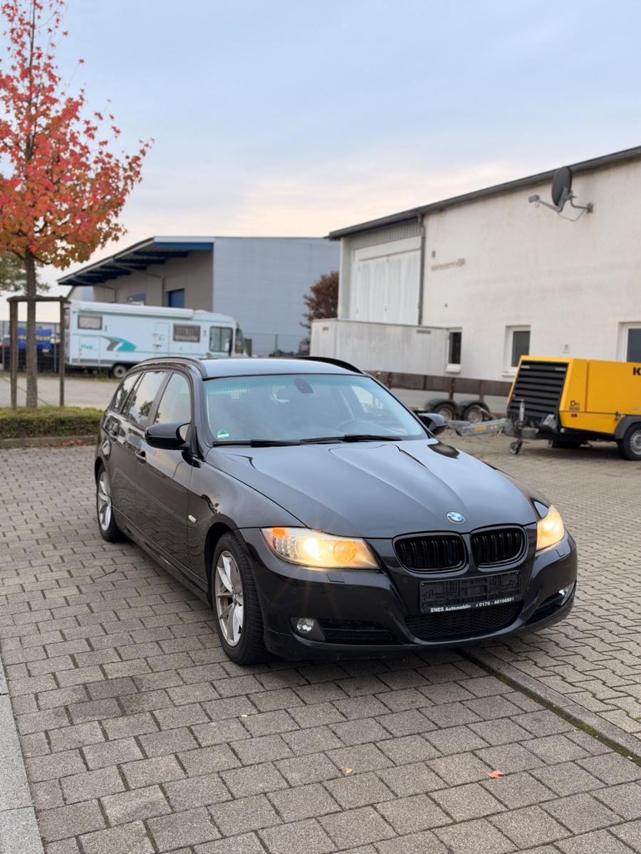 BMW 320 2010 — photo 12