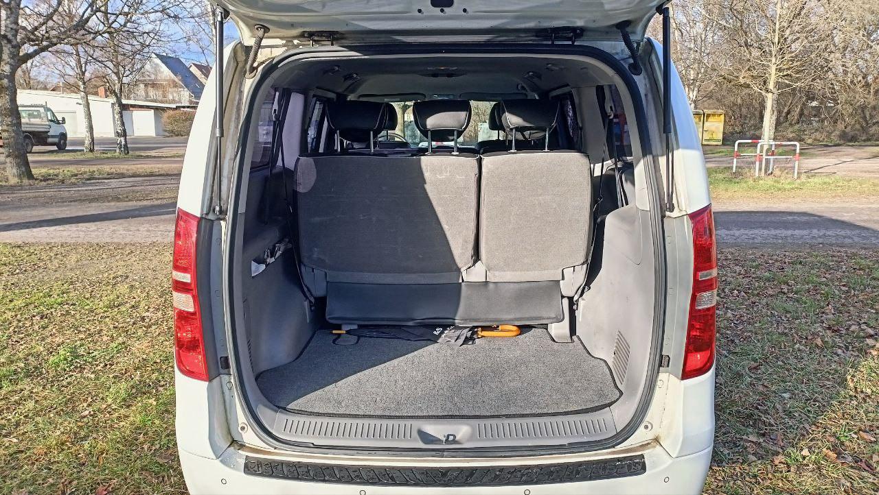 Hyundai Vollausstattung, 1. Hand, 8-fach bereift