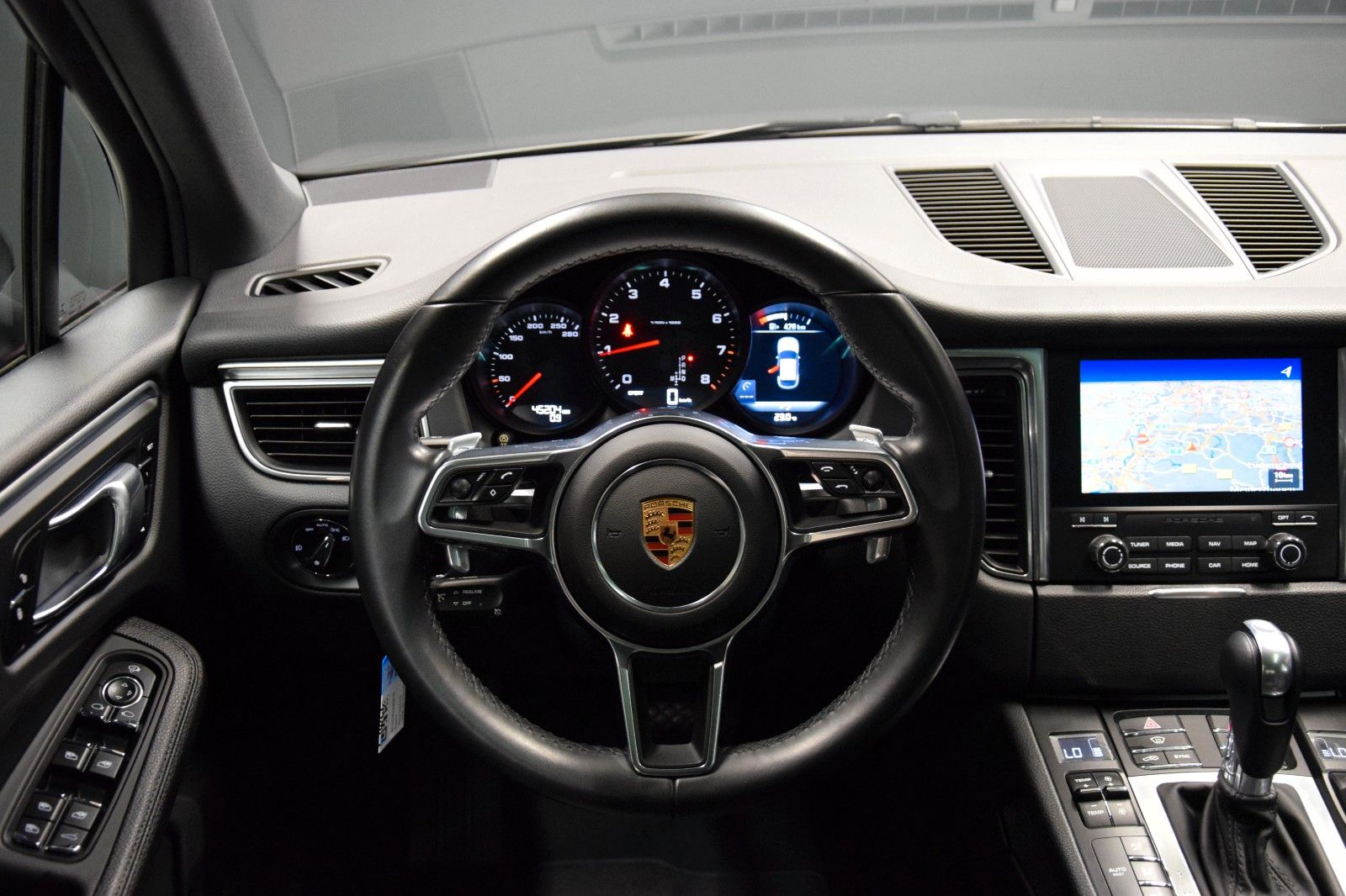 Fahrzeugabbildung Porsche Macan PDLS Leder Pano Memory PASM Kamera CarPlay