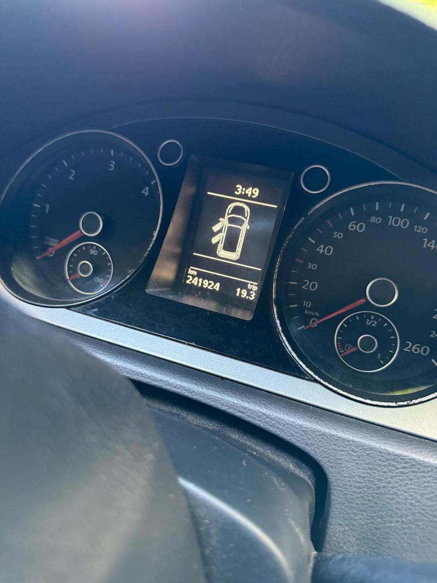 Volkswagen Passat 2009 — photo 15