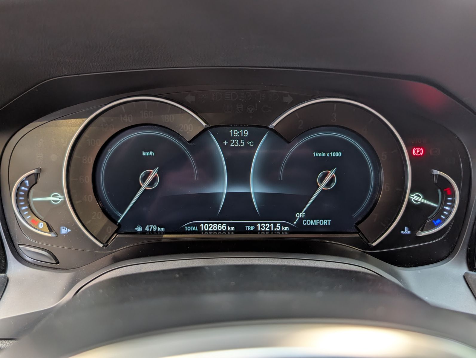 Fahrzeugabbildung BMW 320 i M Sport Navi Shadow*HUD*LED*TEMPO*PANO*AHK