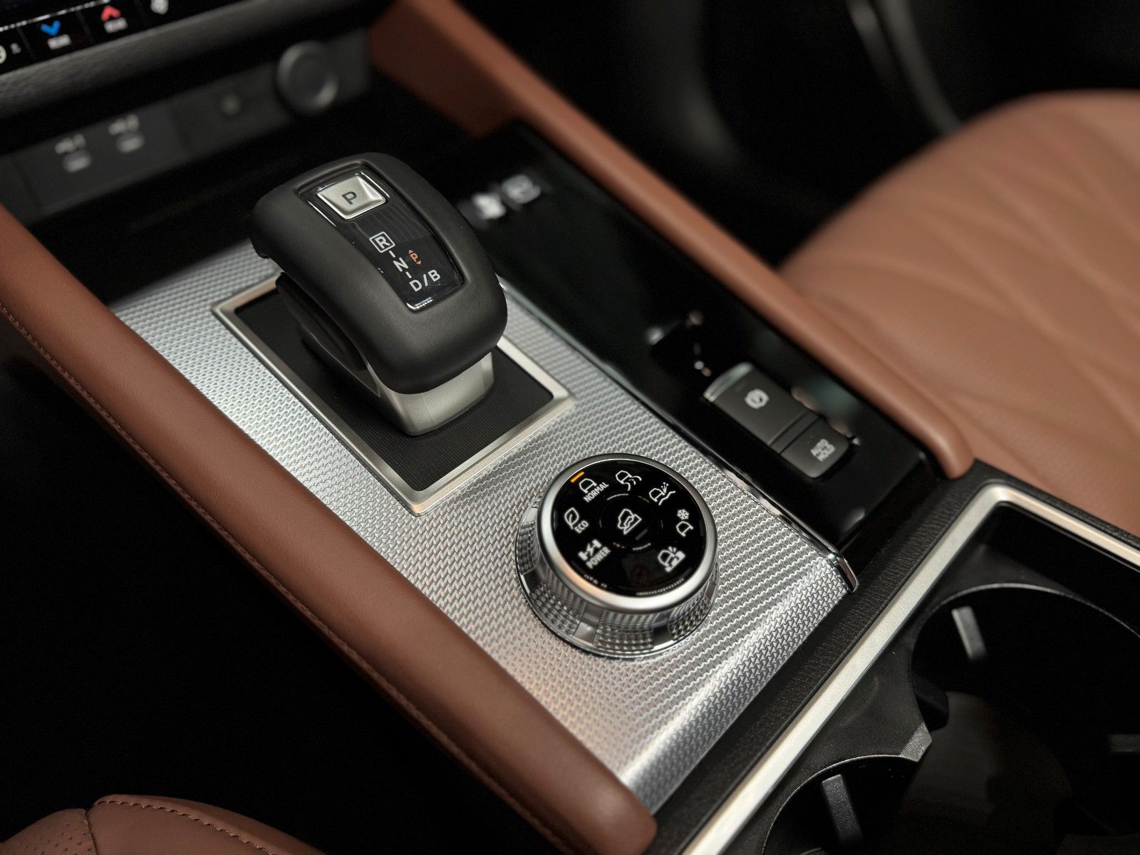 Fahrzeugabbildung Mitsubishi Outlander 2.4PLUG-IN HYBRID 4WD TOP Luxury-Paket