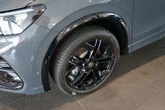 VW Tiguan 1.5 eTSI R-Line | Pano | HuD | AHK | 20" VW Tiguan 1.5 eTSI R-Line | Pano | HuD | AHK | 20"