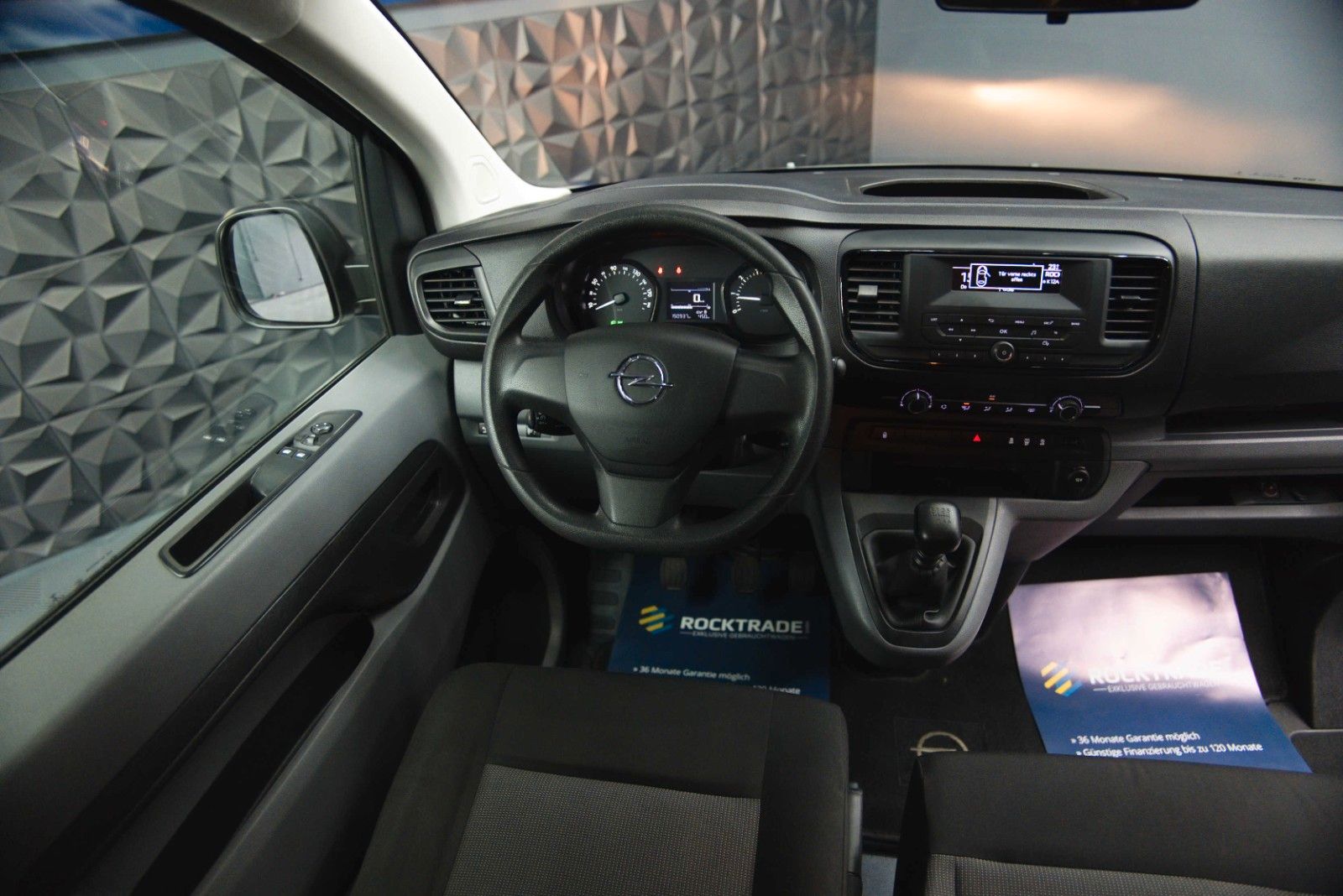 Fahrzeugabbildung Opel Vivaro Kombi S | 9 Sitze | Klima | DAB | TÜV NEU