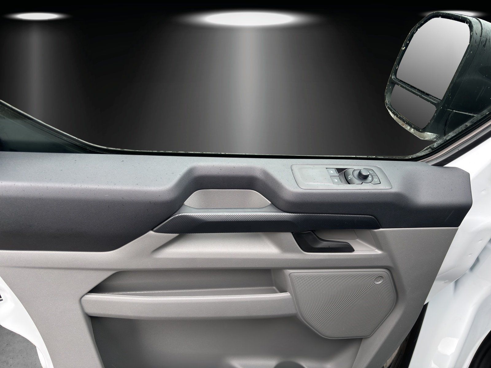 Fahrzeugabbildung Ford Transit Custom 320L2 150PS AHK GJR Laderaum Pak.