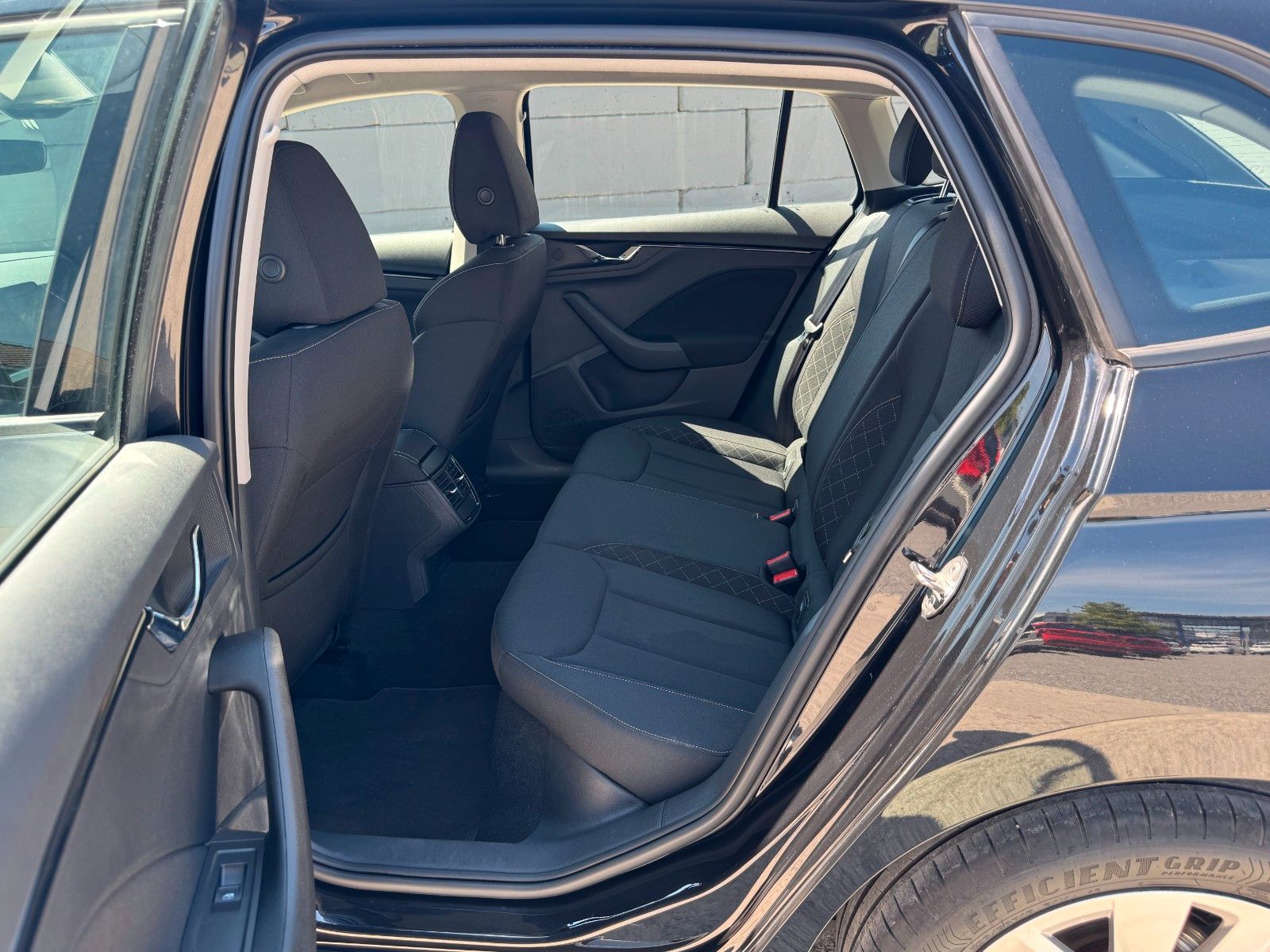 Fahrzeugabbildung SKODA Scala Ambition 1.0 TSI DSG Navi SmartLink VC SHZ