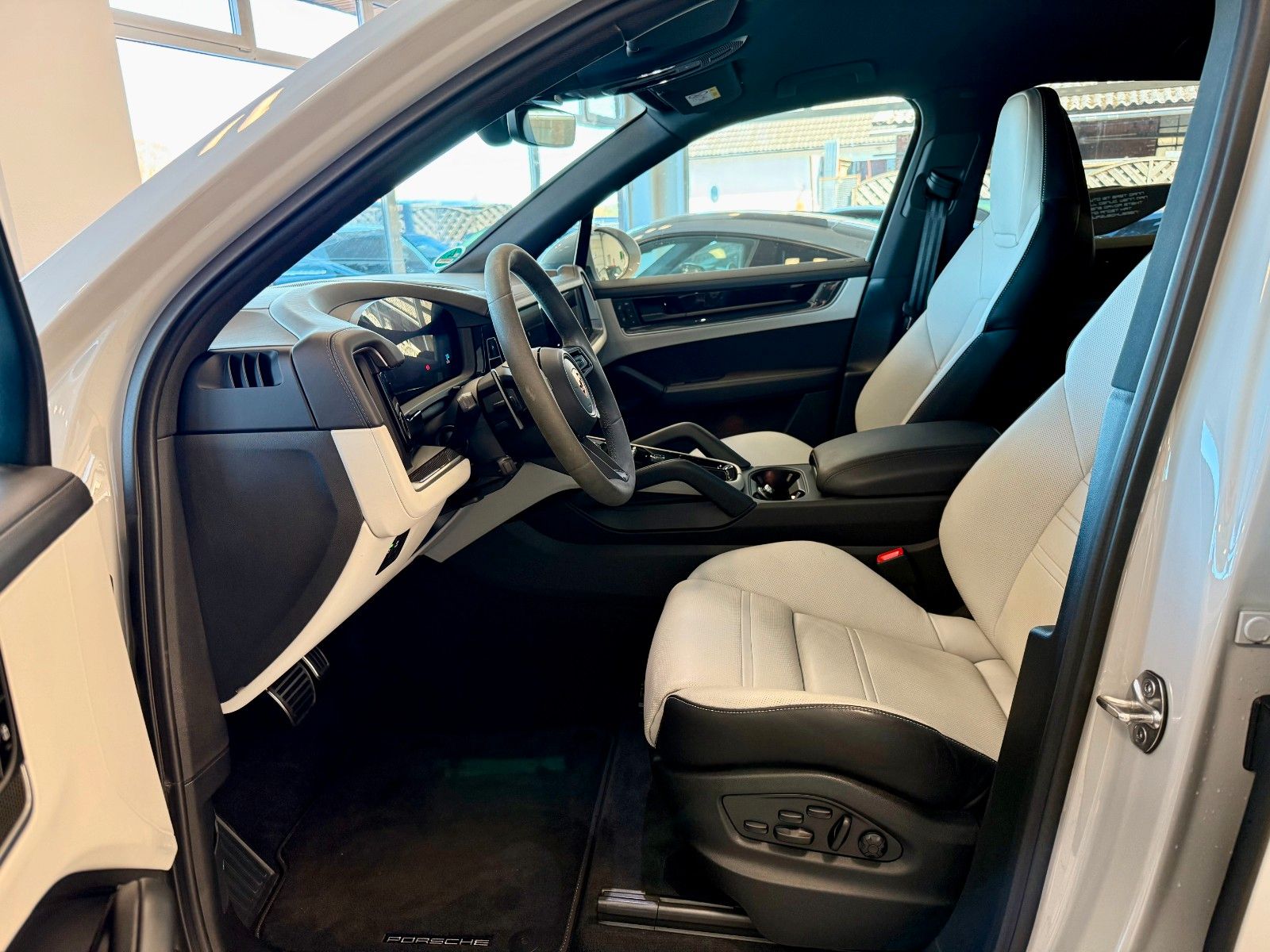 Fahrzeugabbildung Porsche Cayenne S SportDesign/AHK/Luftfederung/ACC