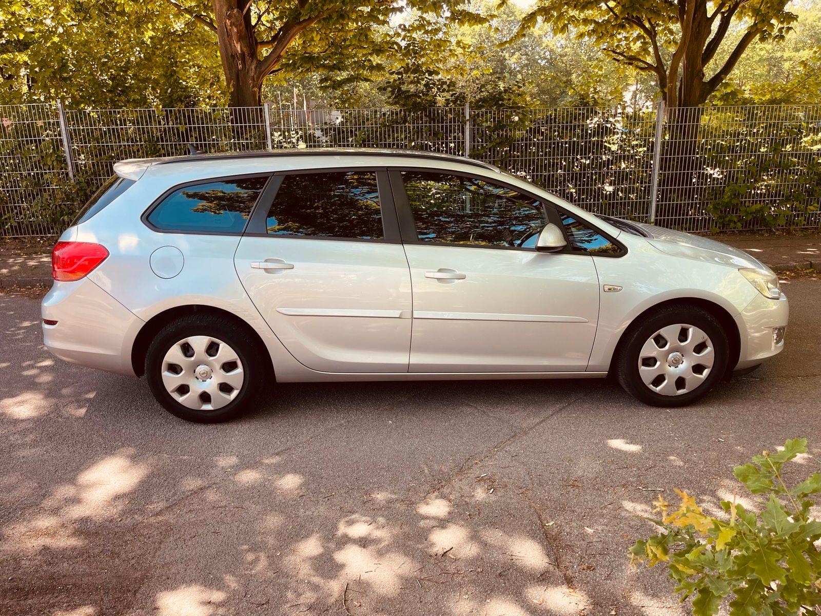 Opel Astra 2011 — photo 7