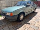 Opel Kadett - Opel Kadett mit Benzin-Antrieb: Limousine