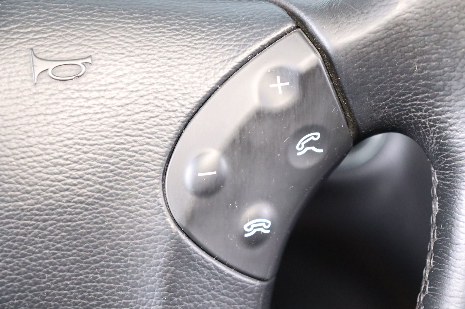 Fahrzeugabbildung Mercedes-Benz C 320 AVANTGARDE 1. Hand * Xenon * Leder * Navi