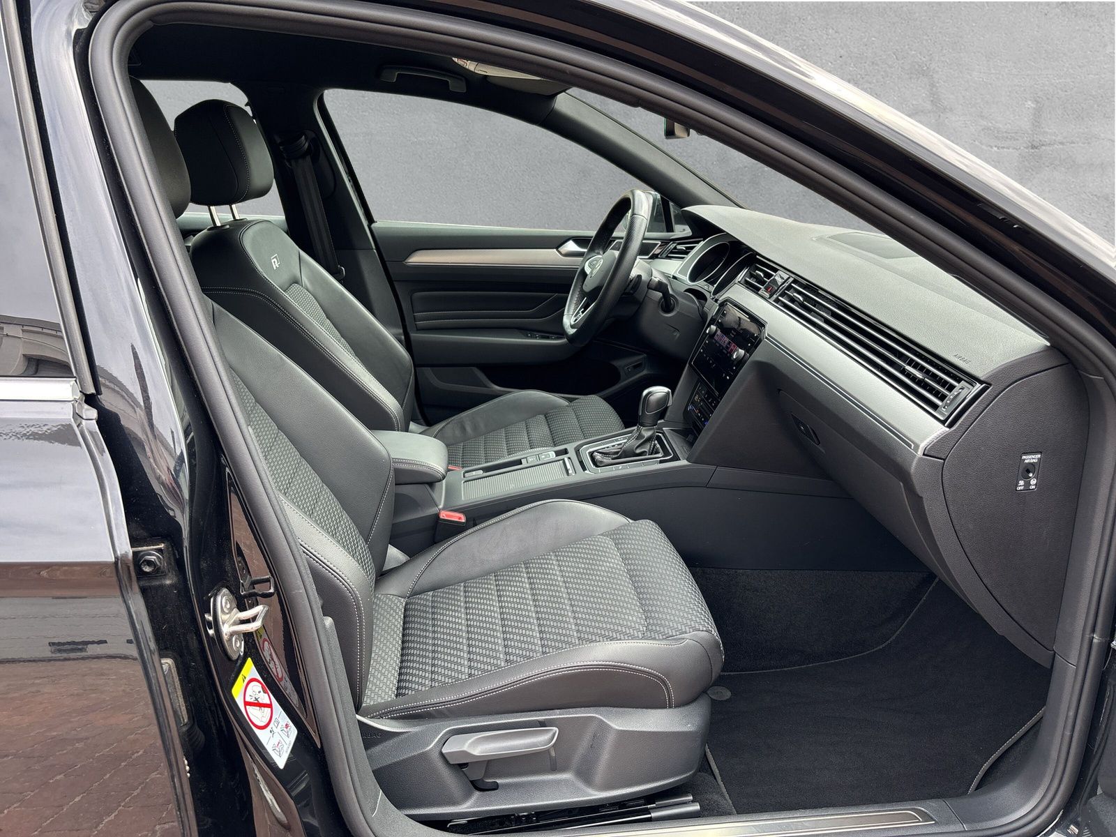 Fahrzeugabbildung Volkswagen Passat Variant Business 2.0 TSI DSG AHK App-Conn