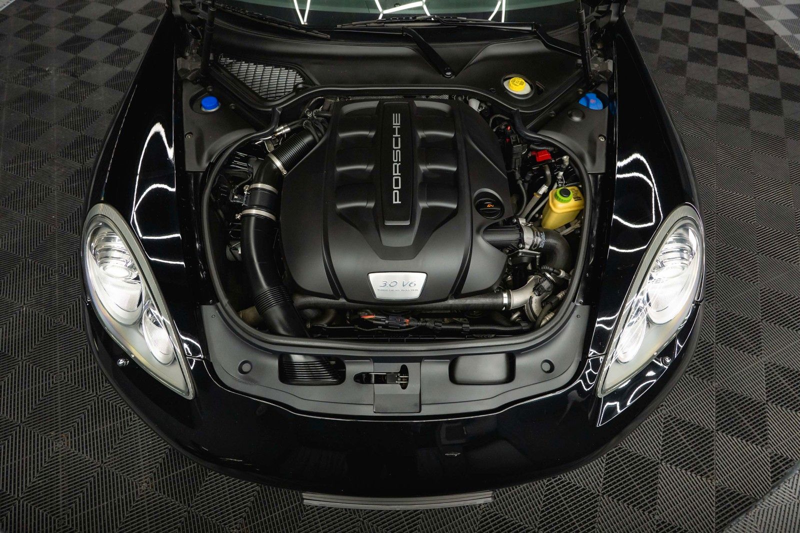 Fahrzeugabbildung Porsche Panamera 3.0 V6 Diesel *Active Suspension*Kamera