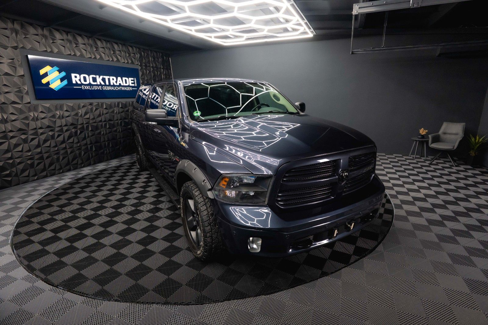 Fahrzeugabbildung Dodge RAM 5.7 V8 HEMI 4x4 Offroad Night  LONGBED*LPG*