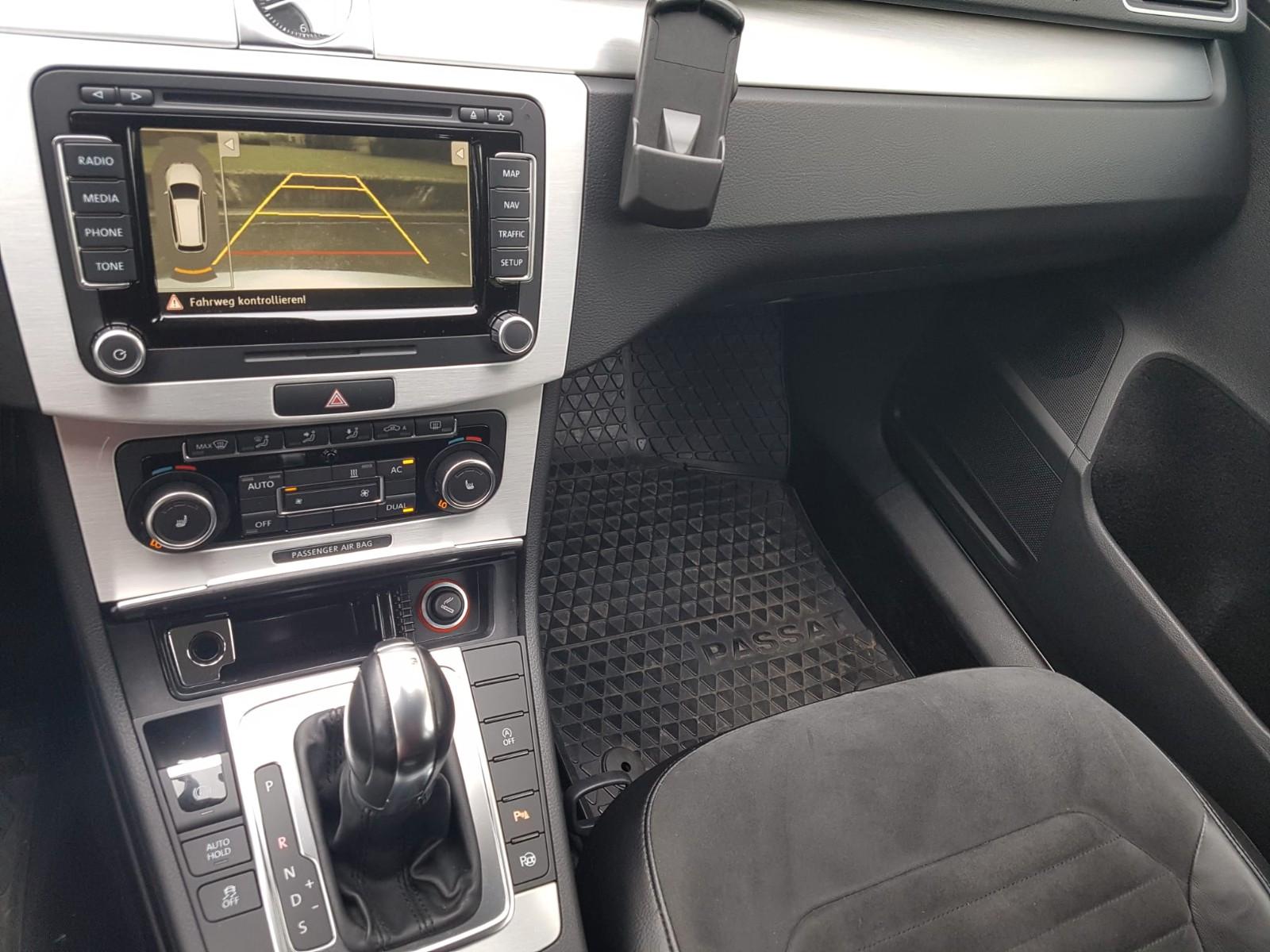 Volkswagen Passat 2011 — photo 8