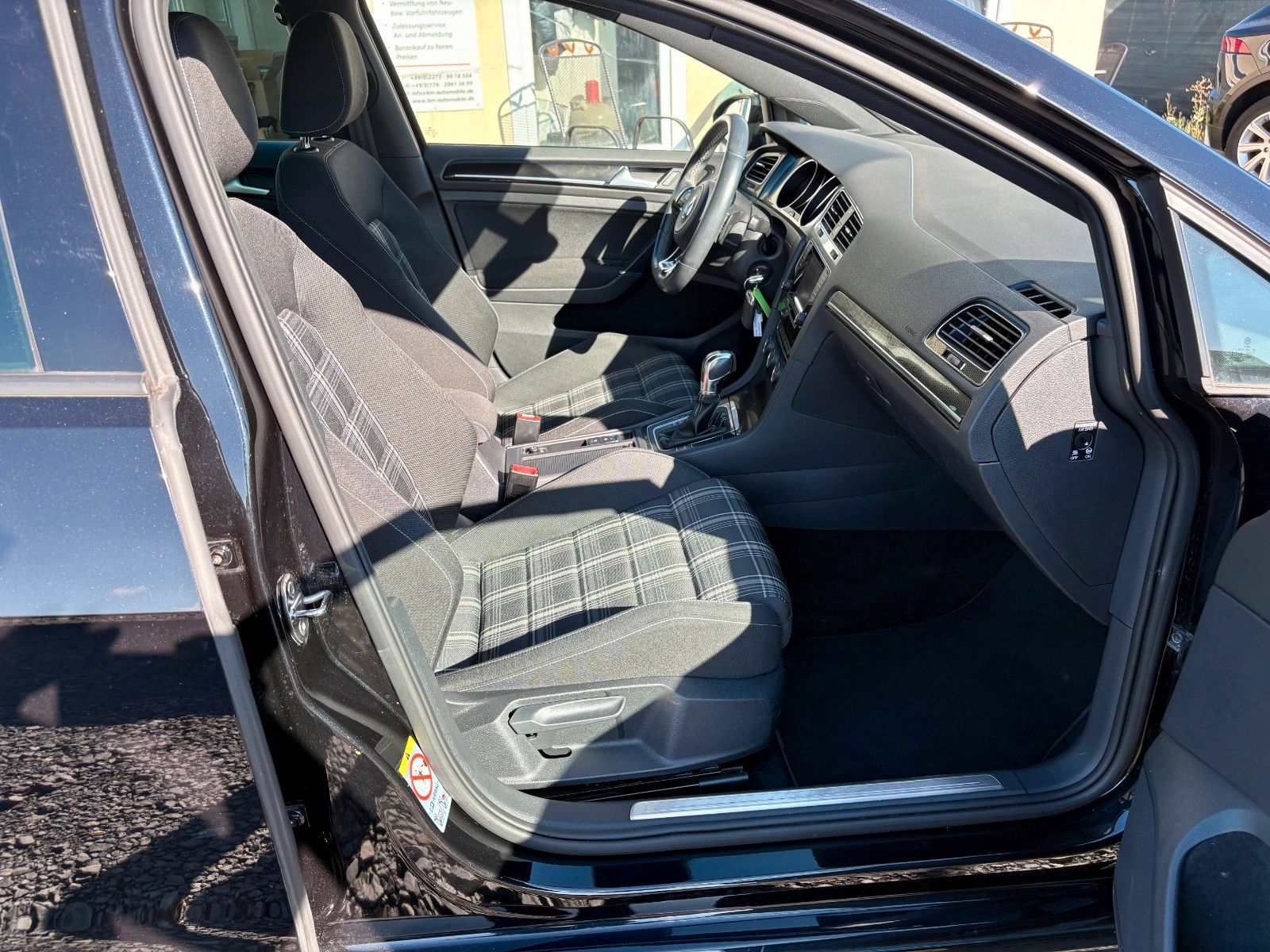 Fahrzeugabbildung Volkswagen Golf VII DSG GTD SPORT Navi Xenon 1.HAND AHK PDC