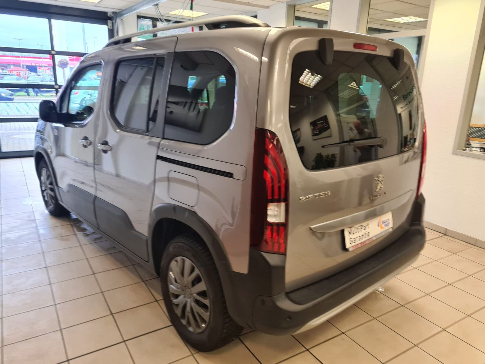 Fahrzeugabbildung Peugeot Rifter Allure L1 / SCHECKHEFT / NAVI