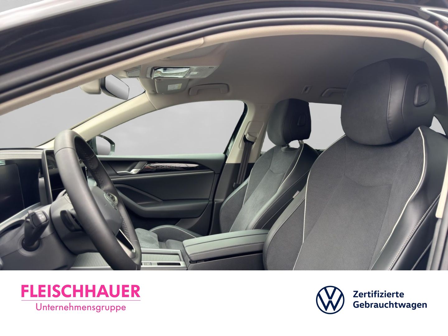 Volkswagen Passat Variant 1.5 TSI eHybrid Business AHK Head foto 8