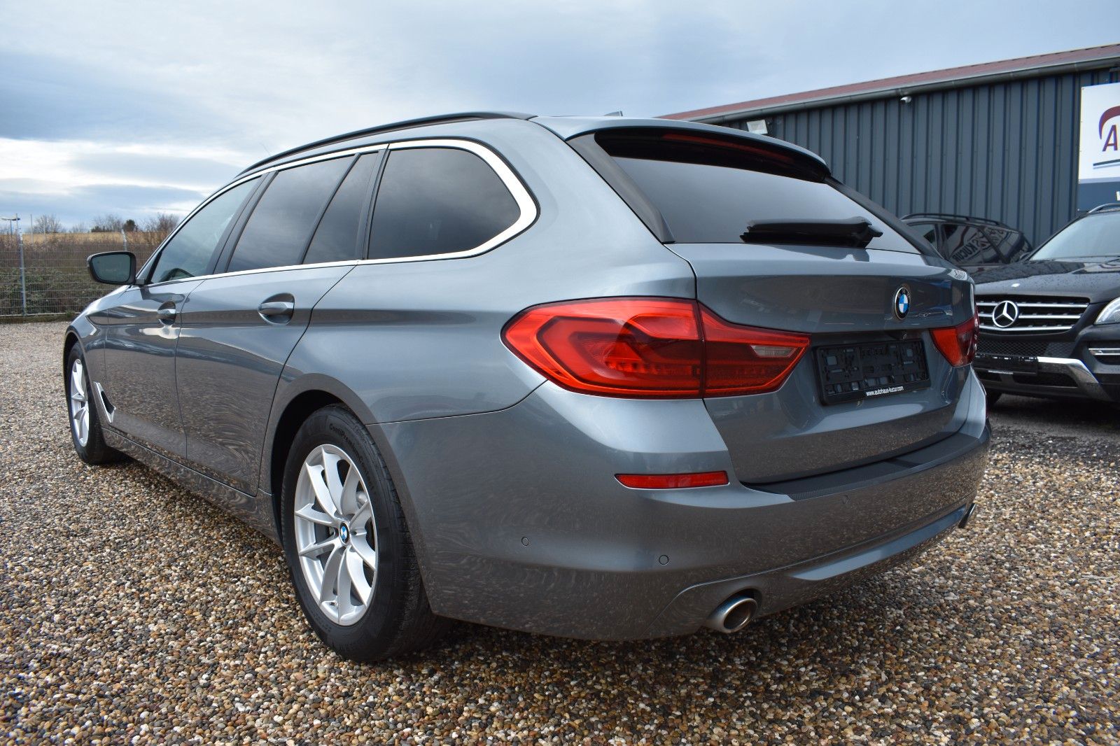 Fahrzeugabbildung BMW 520d Touring M Sportfahrwerk HUD AHK Keyless ACC