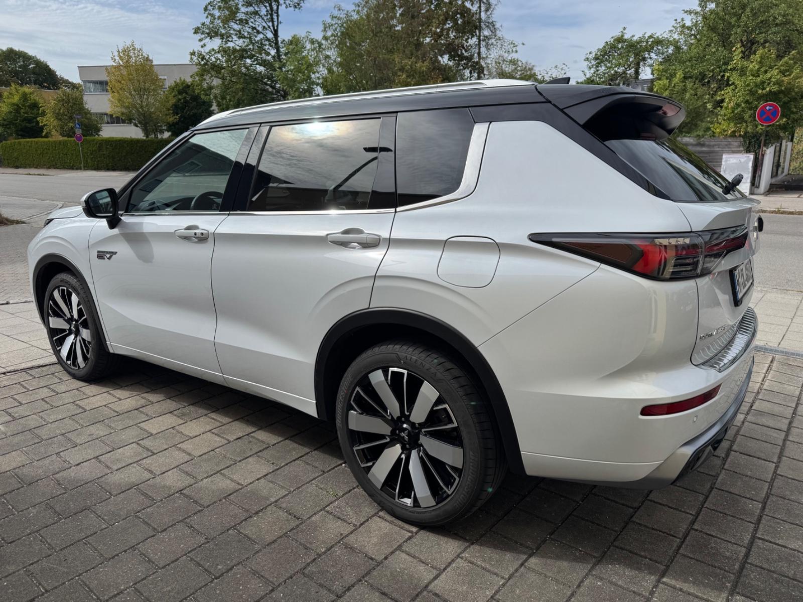 Mitsubishi LUXURY  2.4 PHEV 100 kW S-AWC Top