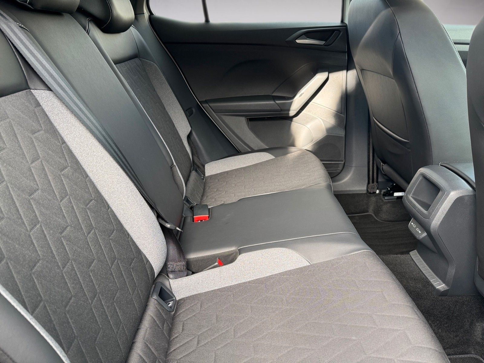 Fahrzeugabbildung Volkswagen T-Cross 1.0 TSI GOAL