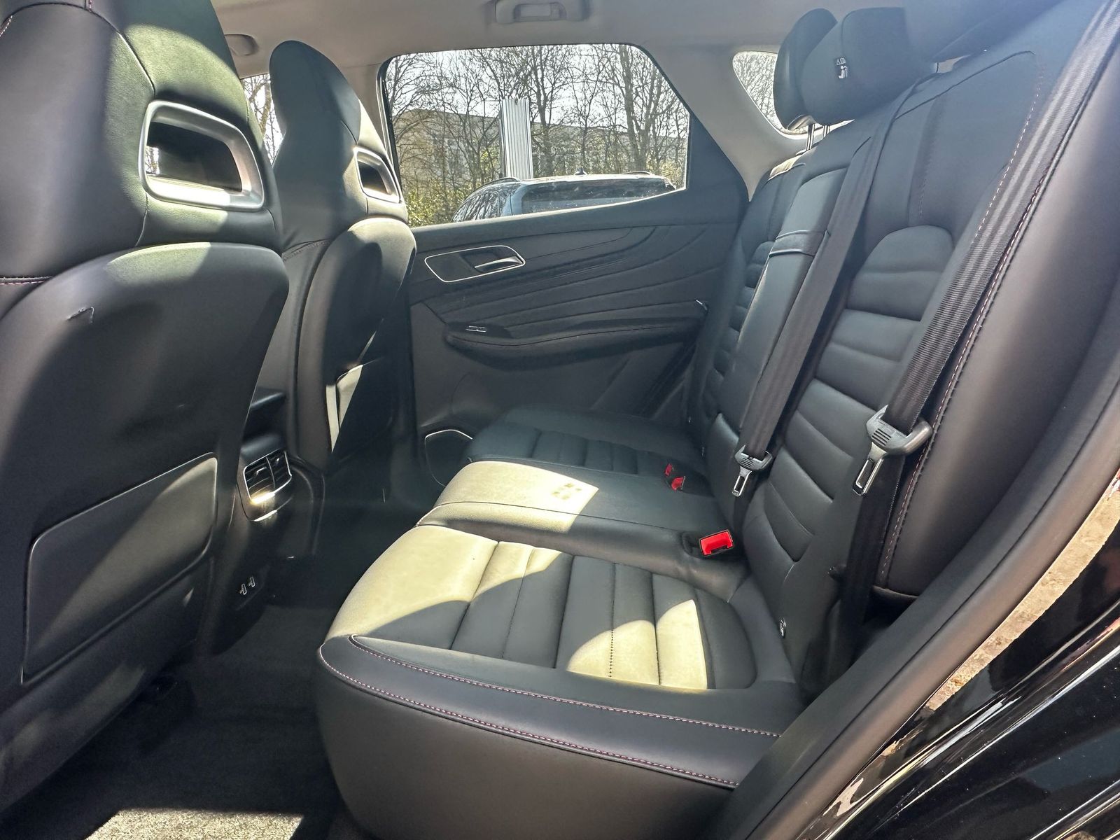 Fahrzeugabbildung MG EHS Luxury PANO+LEDER+NAVI+SHZ+KAMERA+ACC+360°