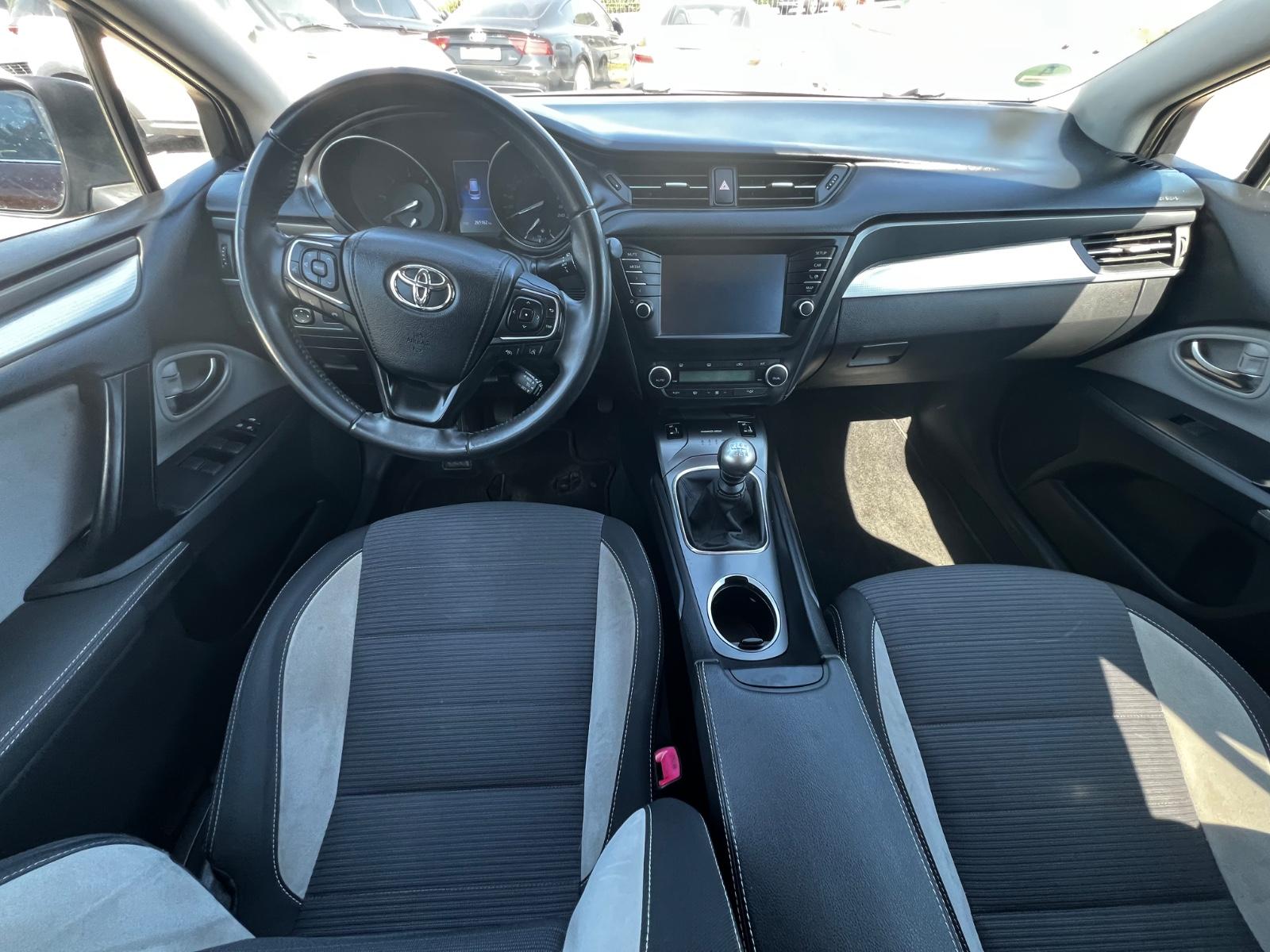 Toyota Avensis 2015 — photo 20