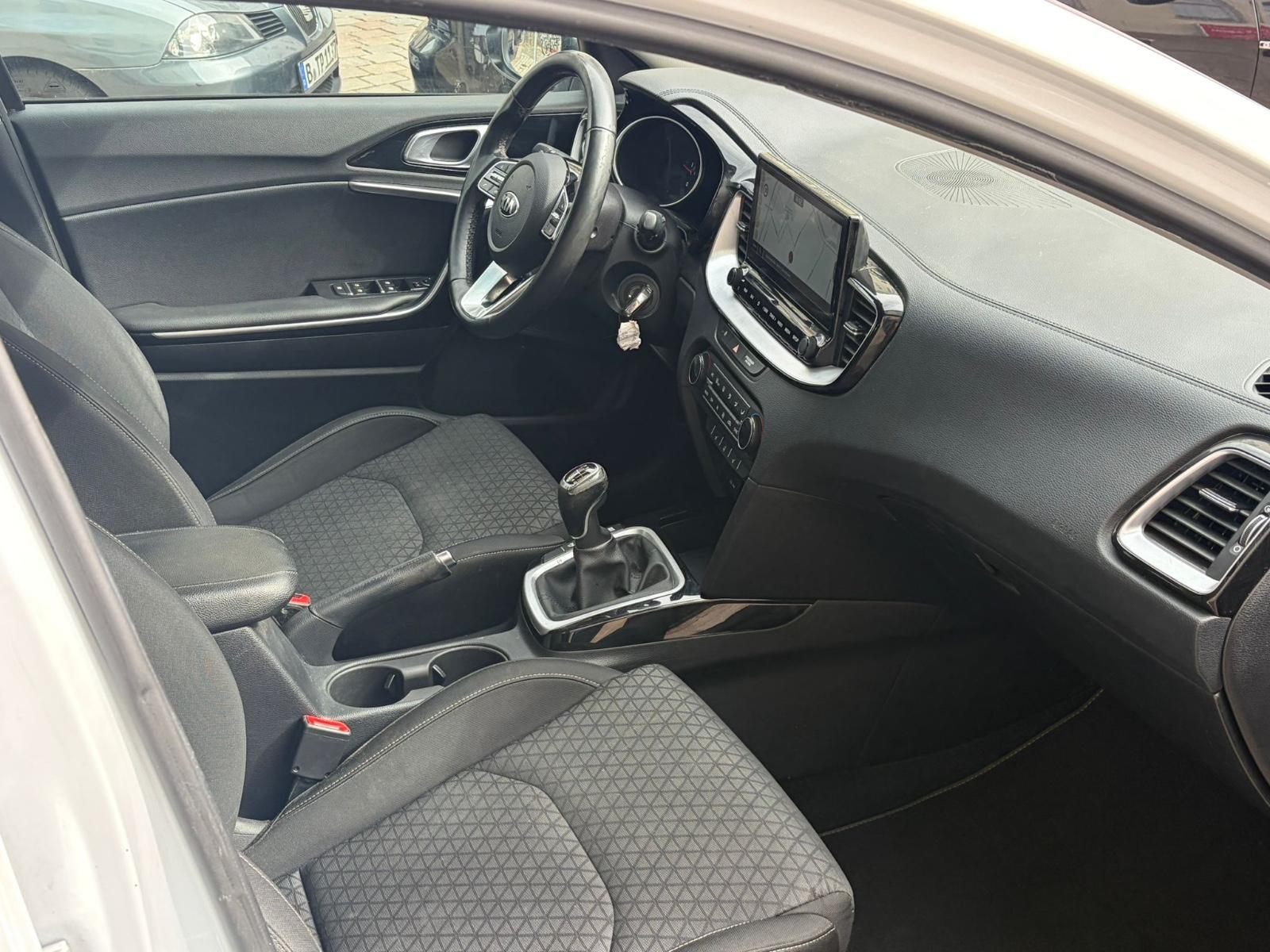Kia cee'd Sportswagon 1.6 CRDi Hybrid Diesel / E