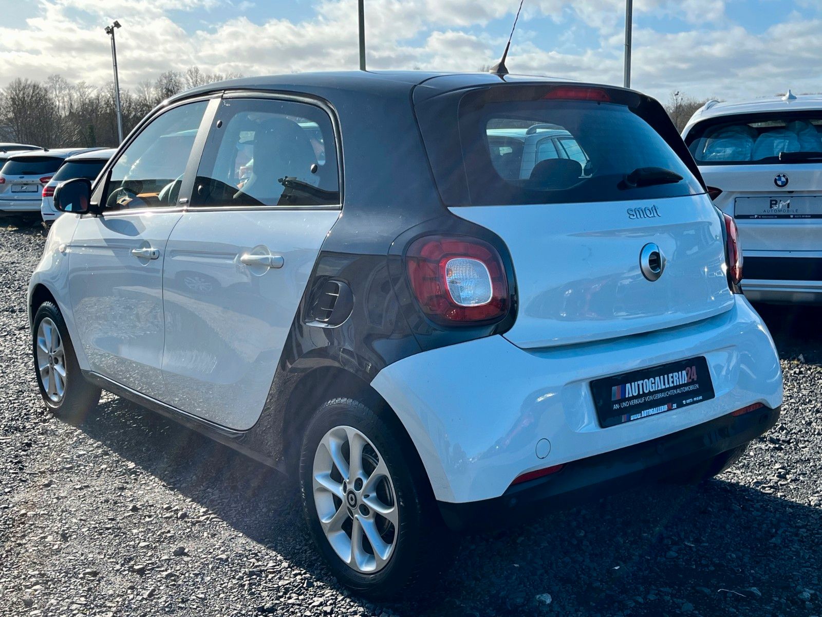 Fahrzeugabbildung Smart ForFour 1.0 passion 52kW Navi Klimaaut. Tempomat