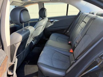 Mercedes E 200 - 12