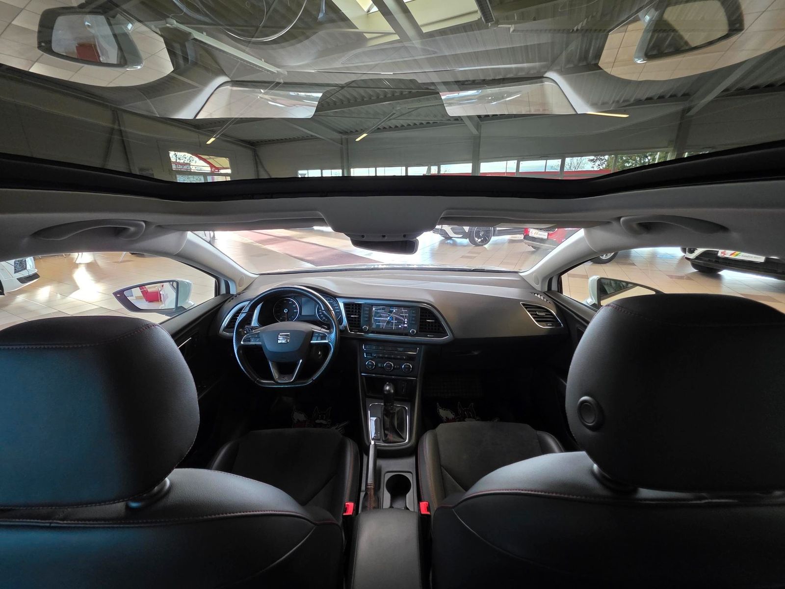 Fahrzeugabbildung SEAT Leon 1.8 TSI DSG ST FR/LED/Navi//Pano/Carplay