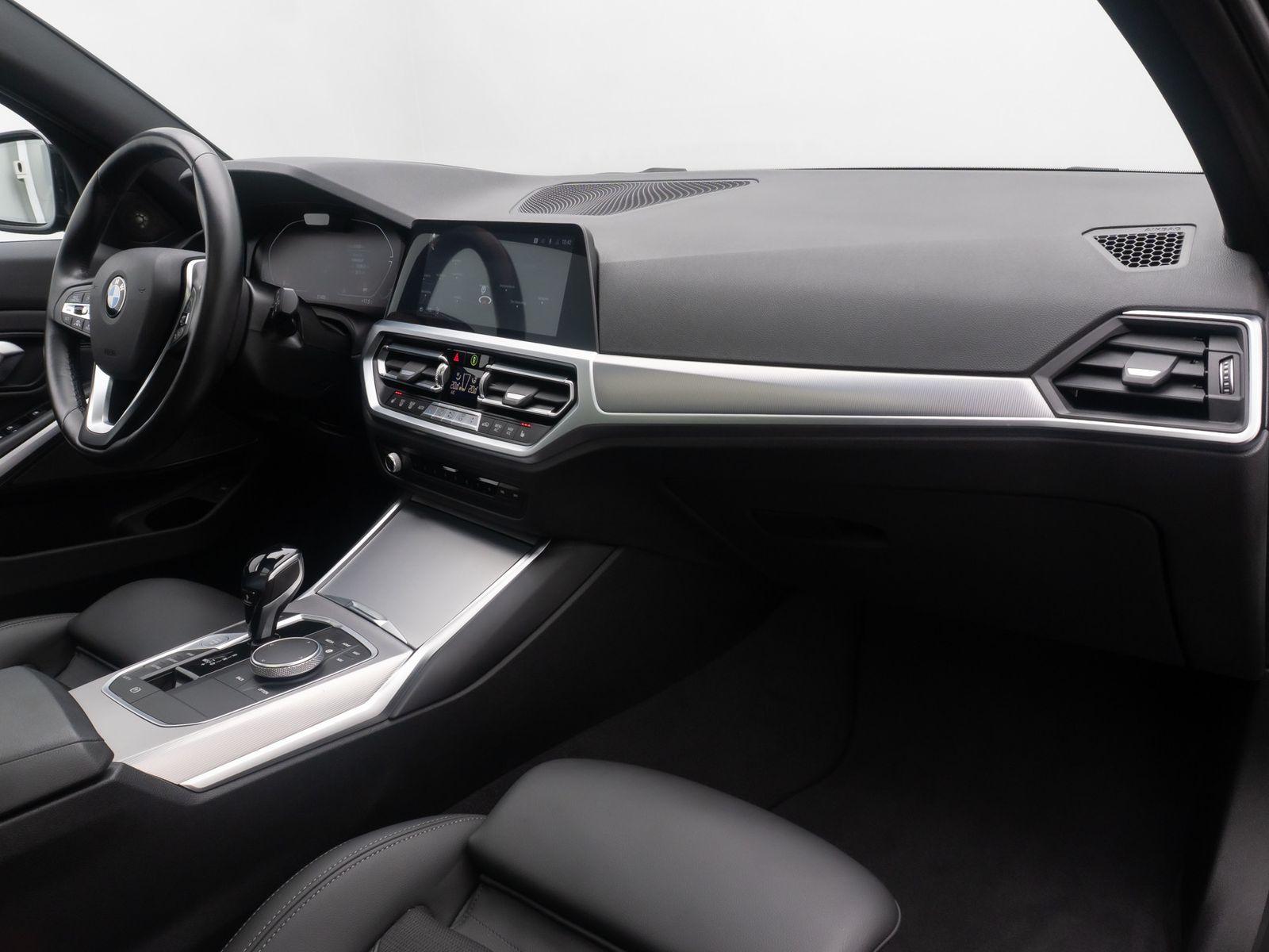 Fahrzeugabbildung BMW 320d ACC Alarm HUD DAB H/K Panoram Sportsitz 19"