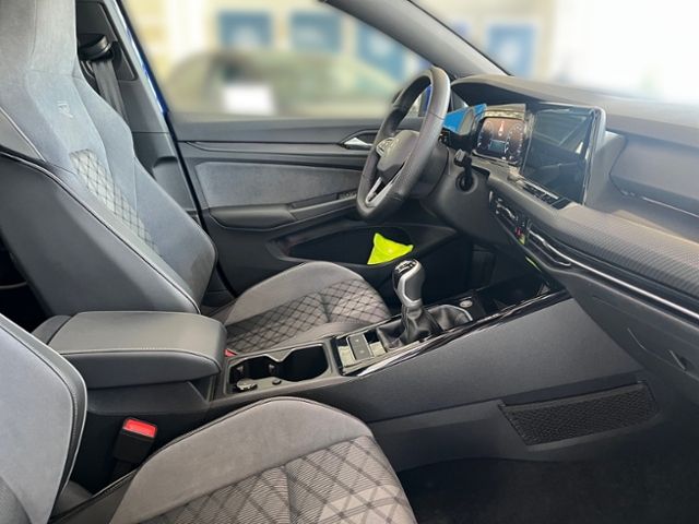 Fahrzeugabbildung Volkswagen Golf Variant VIII 1.5 TSI R-LINE AHK PANO MATRIX