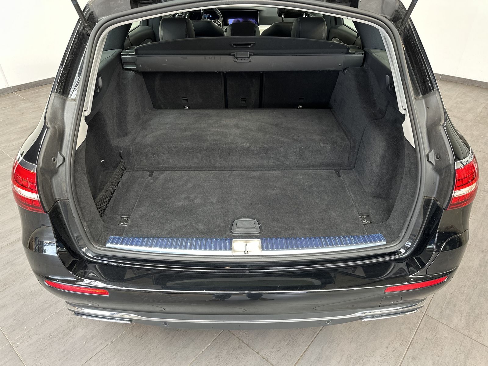 Fahrzeugabbildung Mercedes-Benz E 300e T Avantgarde NAV+LED+PANO+WIDESCREEN+KAM