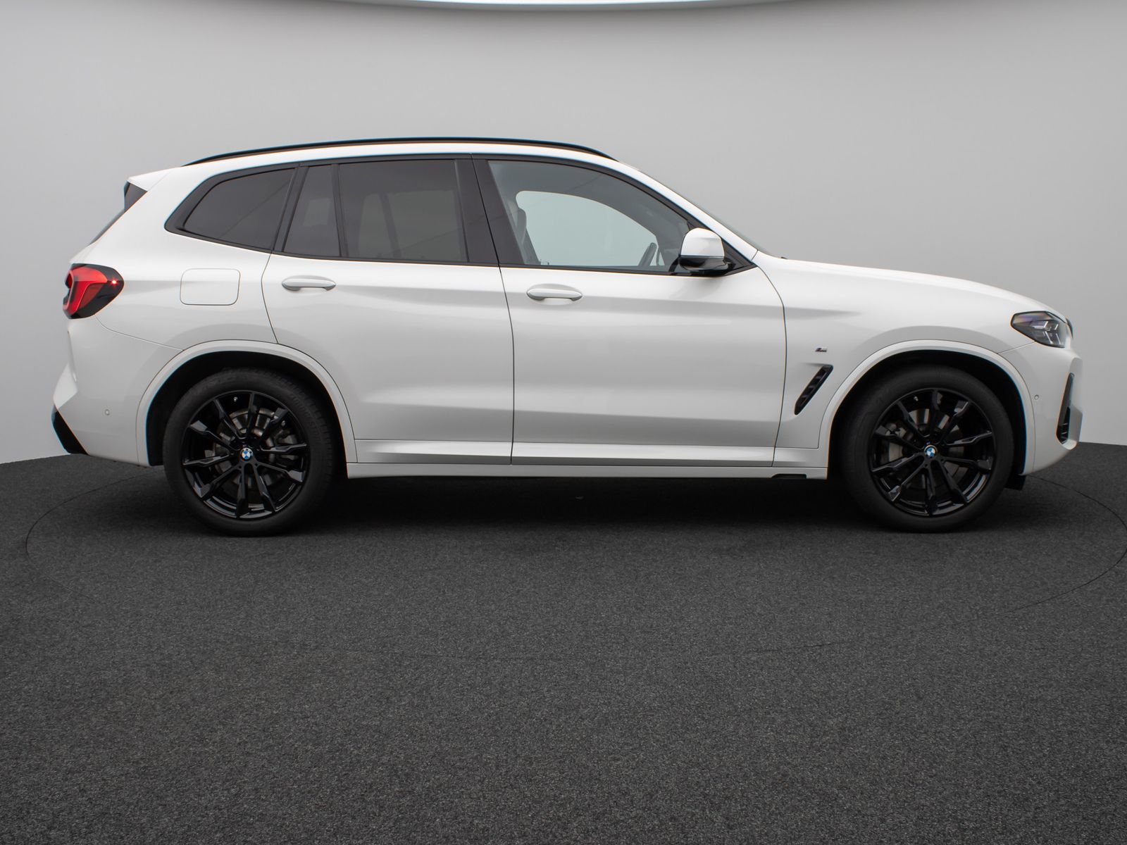 Fahrzeugabbildung BMW X3 xD30d M Sport Kamera DAB HiFi AHK Komfort 20"