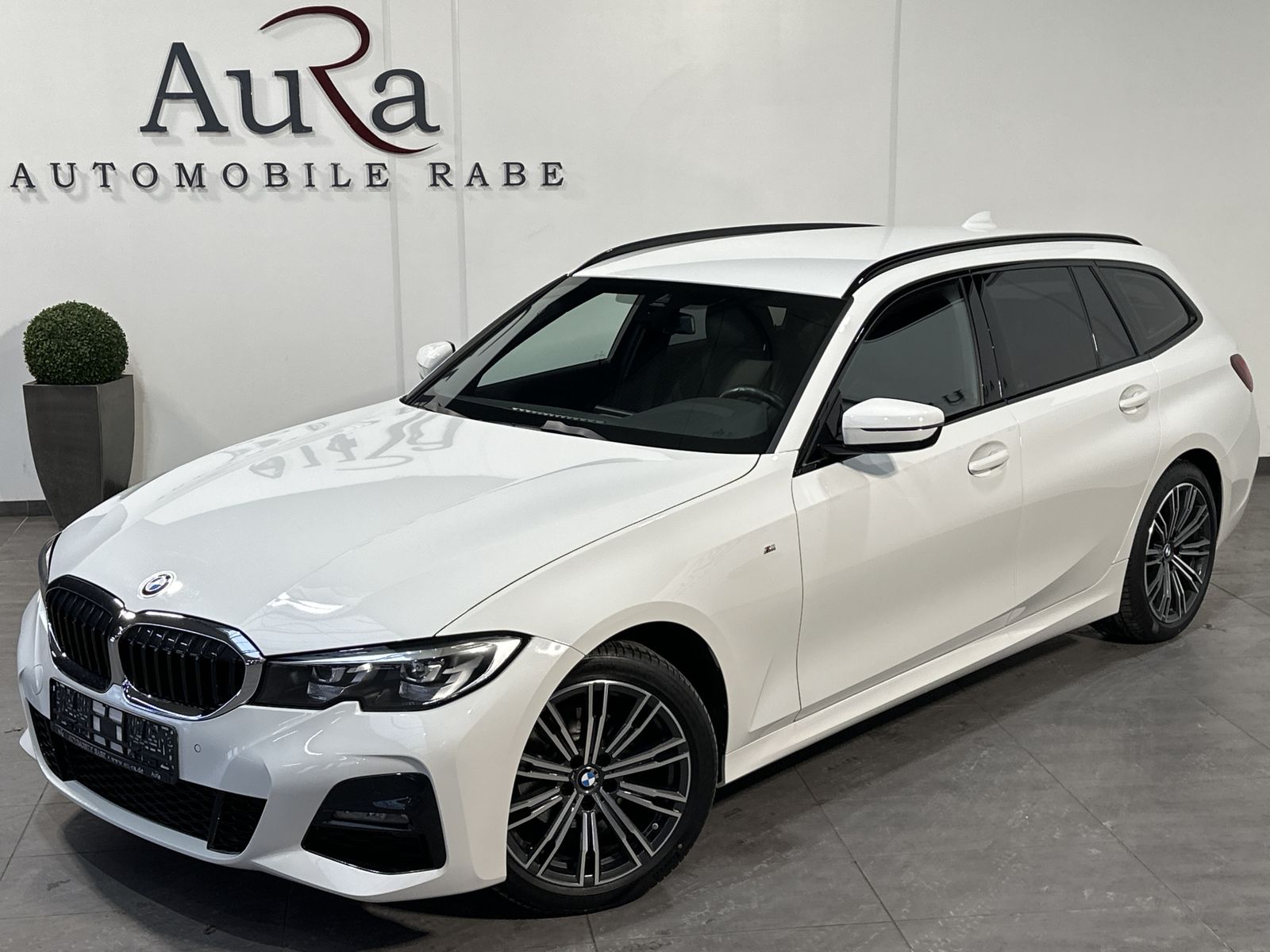 Fahrzeugabbildung BMW 320d Touring xDrive M-Sport NAV+LED+STANDHEIZUNG