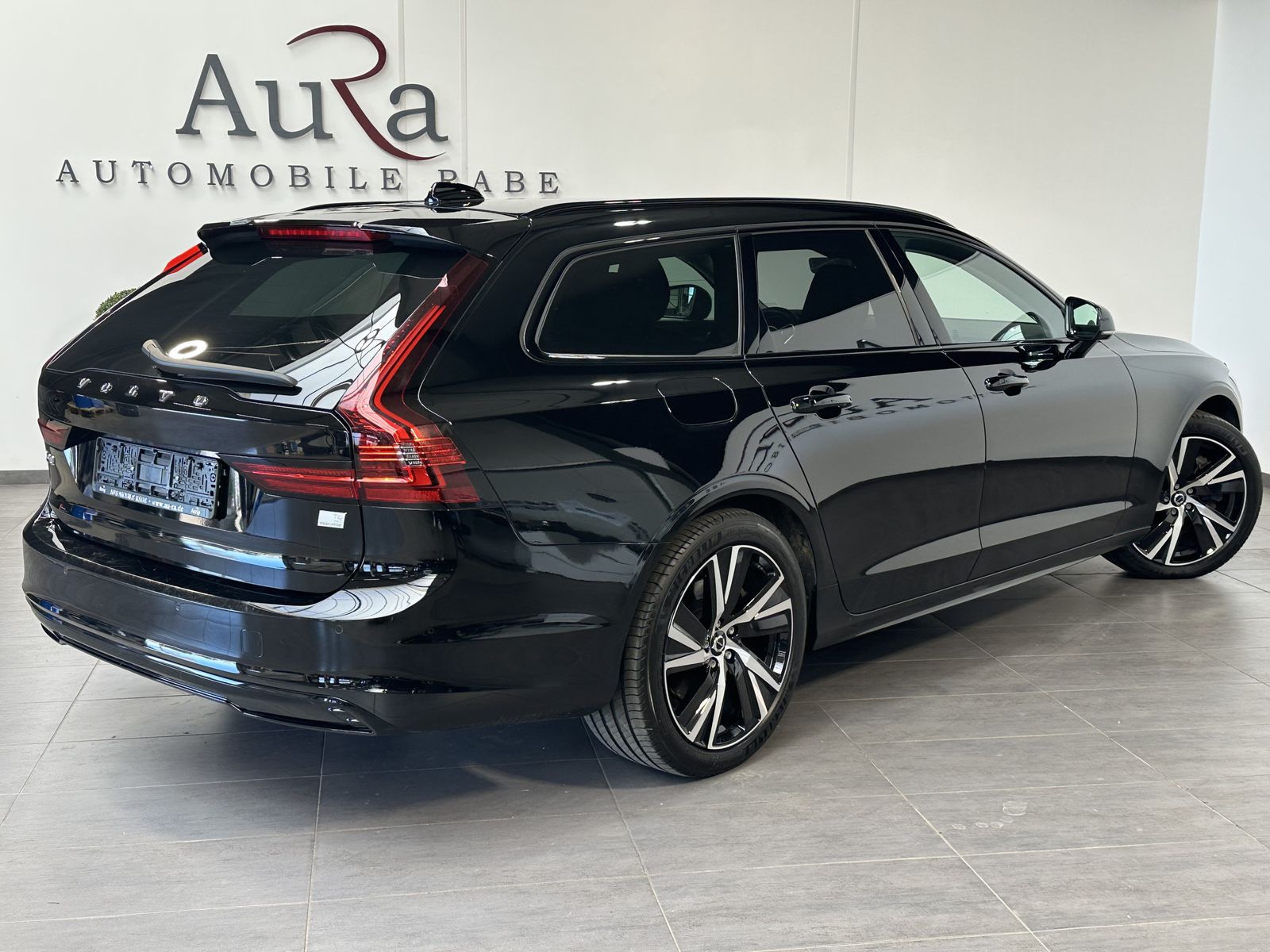 Fahrzeugabbildung Volvo V90 T6 Plus Dark Plug-In Hybrid AWD NAV+LED+AHK