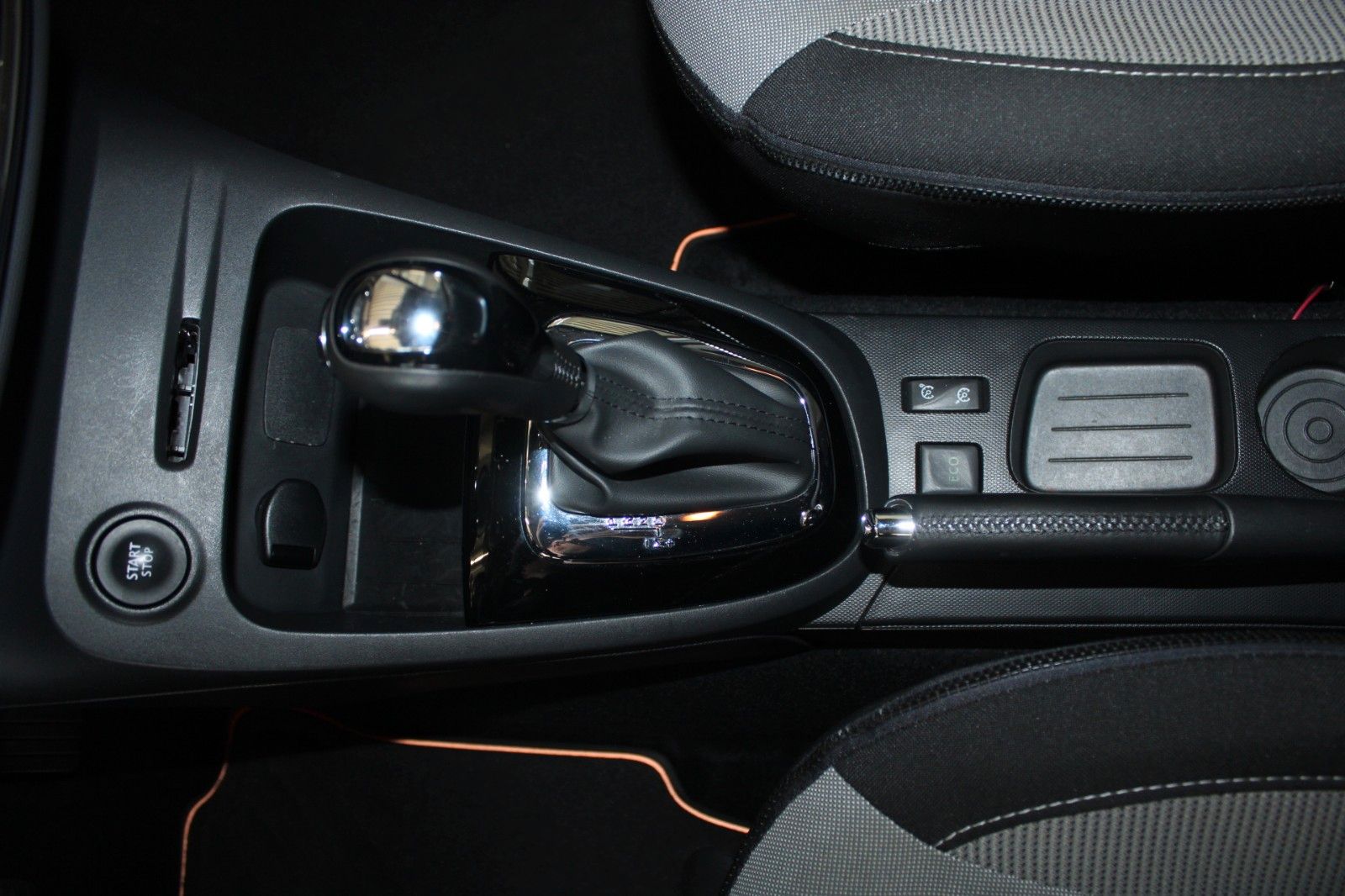 Fahrzeugabbildung Renault Captur Luxe 120 AUTOMATIK AHK NAVI CAM Klimaauto