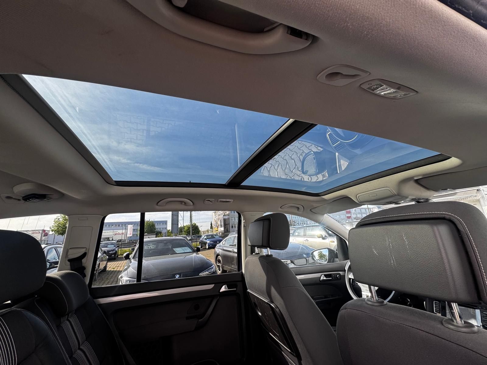 Fahrzeugabbildung Volkswagen Touran Match 2.0 TDI BMT 7-Sitzer Panoramadach