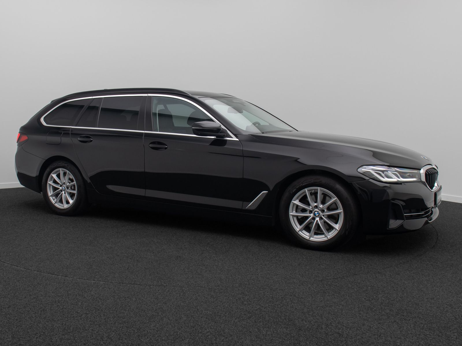 Fahrzeugabbildung BMW 520d ACC 360&deg;HUD DAB Panorama 4xKlima Komfort
