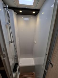 Sunlight Adventure T 67S TV-Paket Combi 6E AWT isoliert