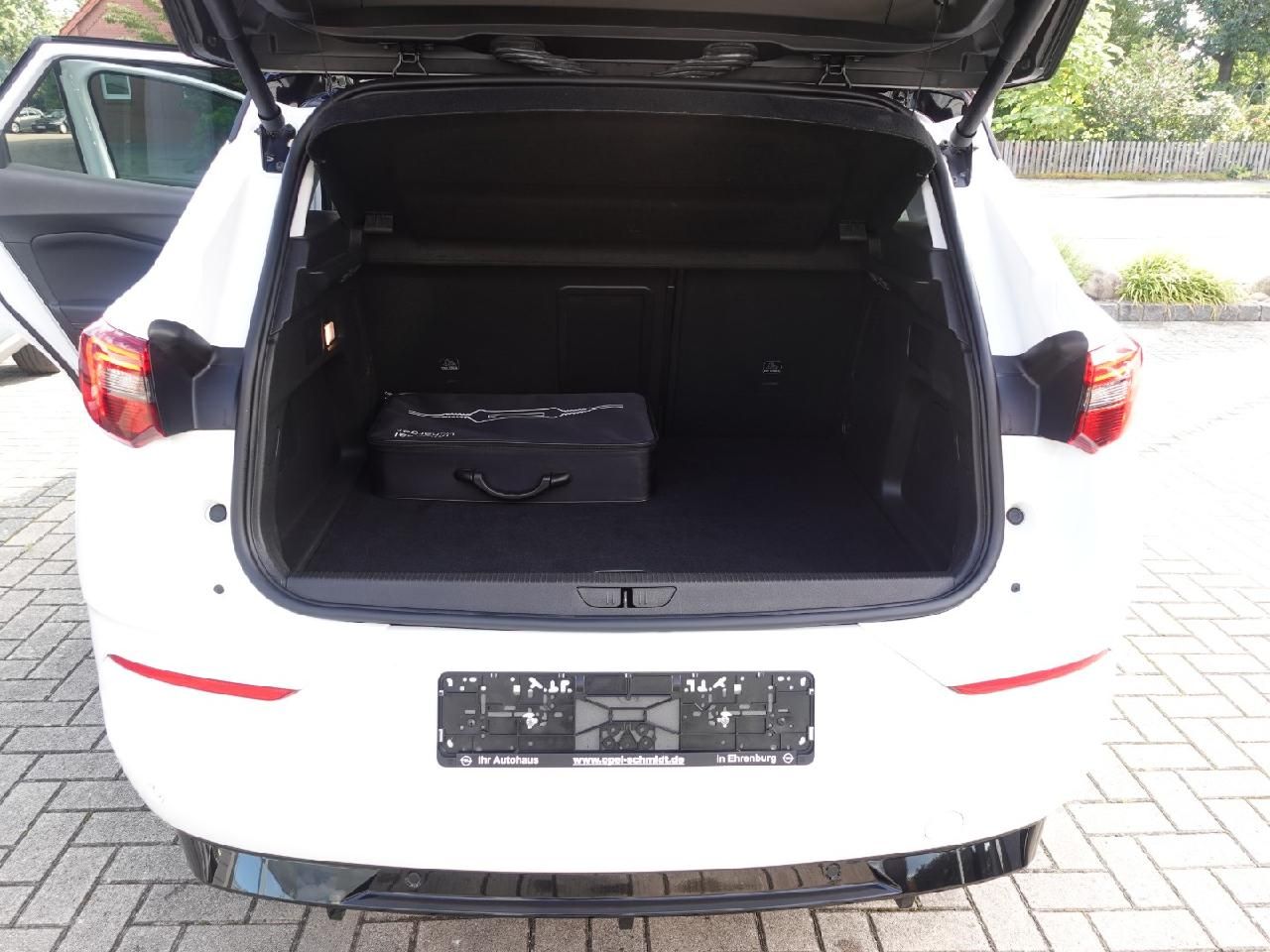 Fahrzeugabbildung Opel Grandland 1,6 GSe Plug-in Hybrid