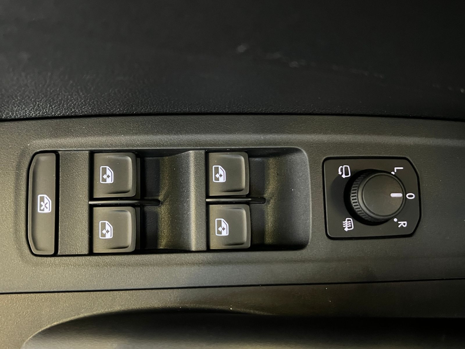 Fahrzeugabbildung SKODA Fabia Selection 1.0 MPI *LED, Climatronic, Sitzh