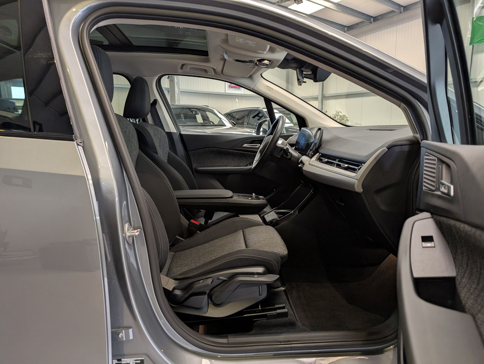 Fahrzeugabbildung BMW 218 Active Tourer d AHK Pano Cam Travel-Paket