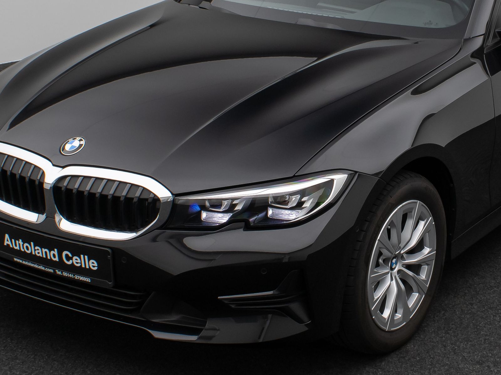 Fahrzeugabbildung BMW 318i GeschwindigReg DAB Alarm Kamera Sportsitz