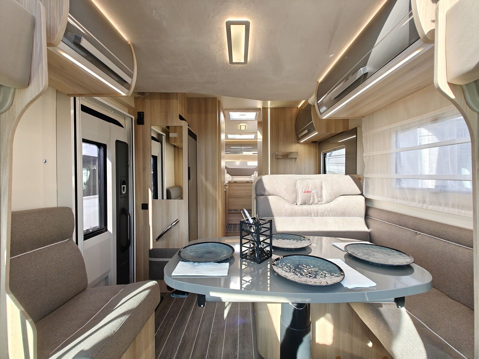 Fahrzeugabbildung NobelART T 7000