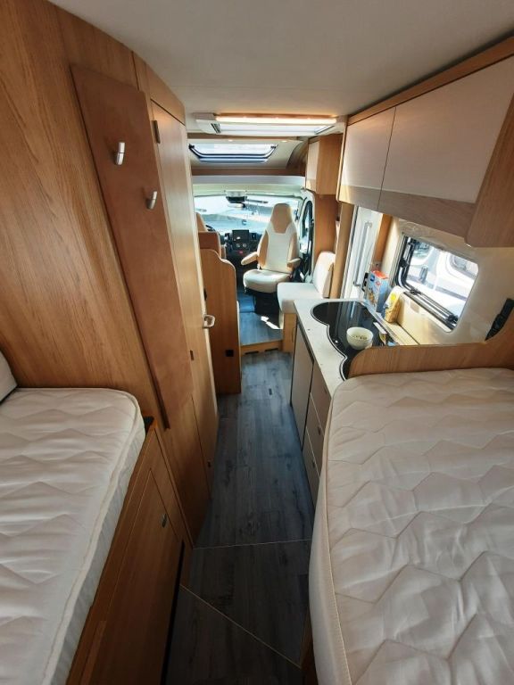 Fahrzeug Übersicht 5 Fahrzeugabbildung LMC Cruiser V 646 G Verfüg./AHK/SAT/NAVI