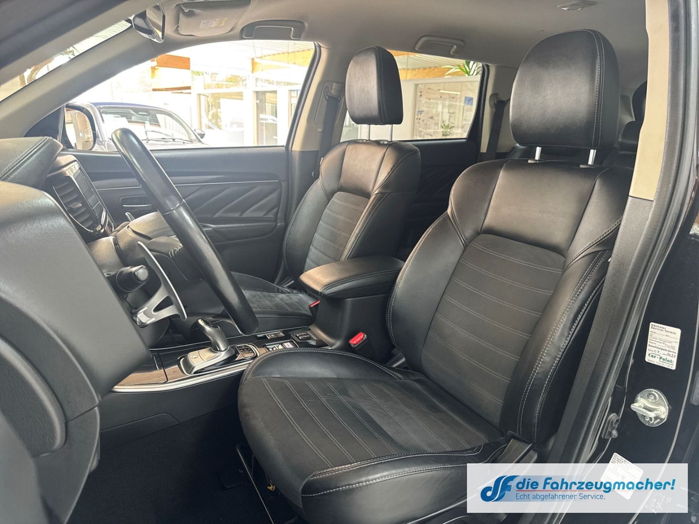 Fahrzeugabbildung Mitsubishi Outlander PHEV Plus 4WD StandHZG LED ACC El. Hec