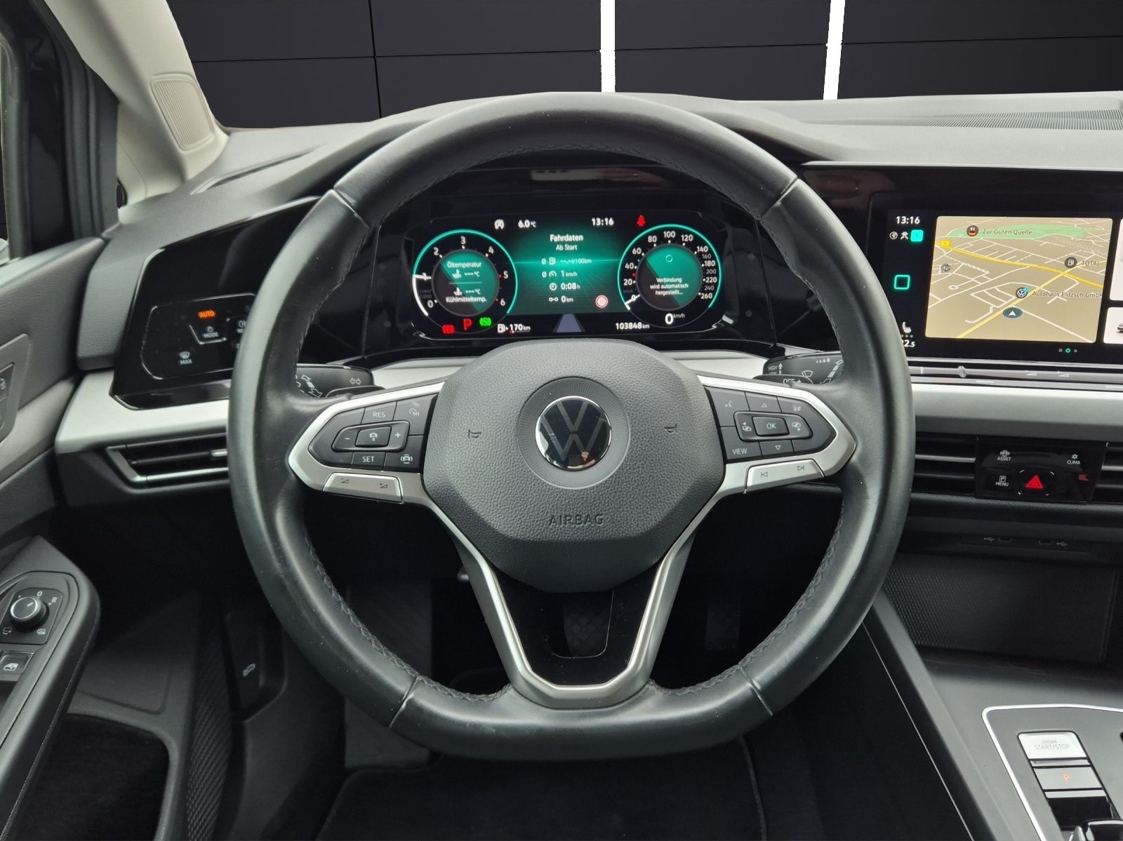 Fahrzeugabbildung Volkswagen Golf VIII Variant Life DSG LED AHK Navi AID ACC